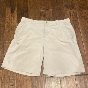 Columbia men’s khaki shorts